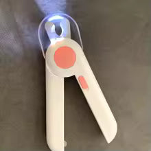 Kutya / macska körömvágó LED lámpával